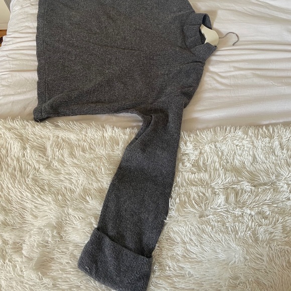 Cozy Zara low turtleneck, bell sleeve top (grey) - Picture 4 of 6
